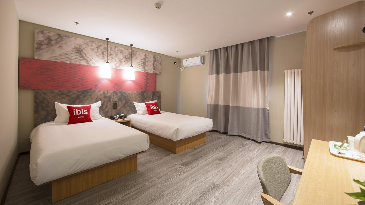 Ibis Beijing Tiantandongmen Metro Station Hotel Exterior foto
